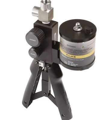 Fluke 700HTPK2 Hydraulic Test Pressure Kit with 10,000 psi 690 bar Range and Hard Case Protection