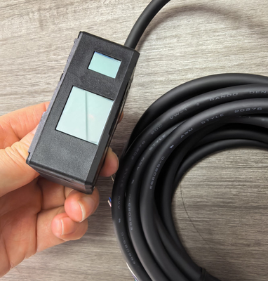 Omron ZX1-LD100A81 5M Smart Laser Sensor 0.007 mm Geometrical Resolution and 52.5 mm Height for Precise Measurements