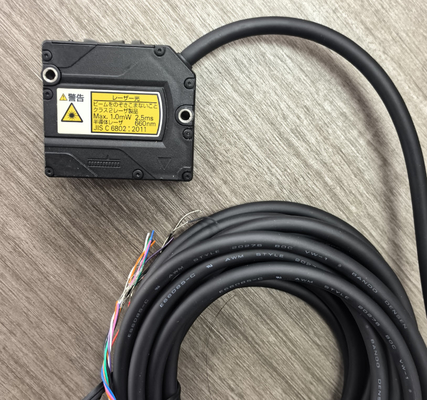 Omron ZX1-LD100A81 5M Smart Laser Sensor 0.007 mm Geometrical Resolution and 52.5 mm Height for Precise Measurements