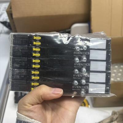 AVENTICS STOCK Katup Pneumatik 5/2-arah Katup dengan Solenoid Ganda 850 l/menit dan 24 V DC