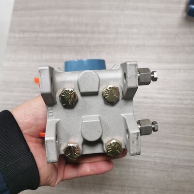 Pemancar Tekanan Coplanar Rosemount™ 3051 3051CD2A02A1JM6K5S5Q4 + + 0305RC32