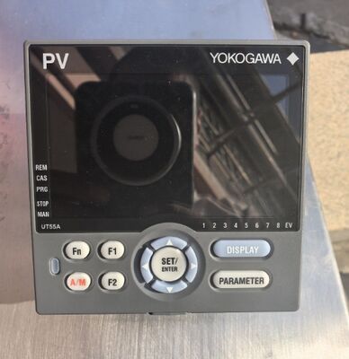 Brand new original Yokogawa UT55A-NNN-10-UN Japanese temperature controller temperature control switch