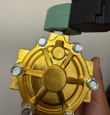 Katup Solenoid baru dan asli dari ASCO 8210G022, 24VDC, dengan pengiriman jangka pendek tersedia.