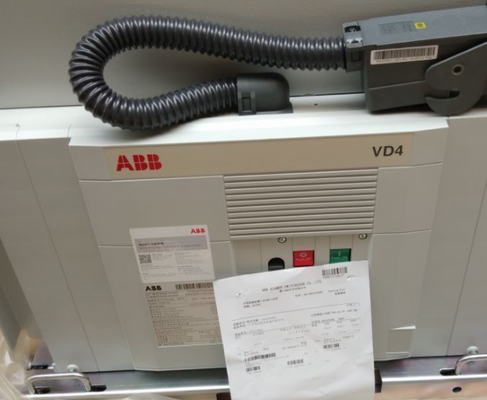 ABB VD4 Medium Voltage Vacuum Circuit-Breaker dengan 630 A Nominal Current 50/60 Hz Frekuensi dan Berat 140KG